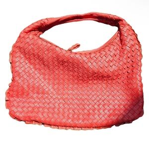 Bottega Veneta hobo bag, height is 25cm, authenticated by Vestiaire collective